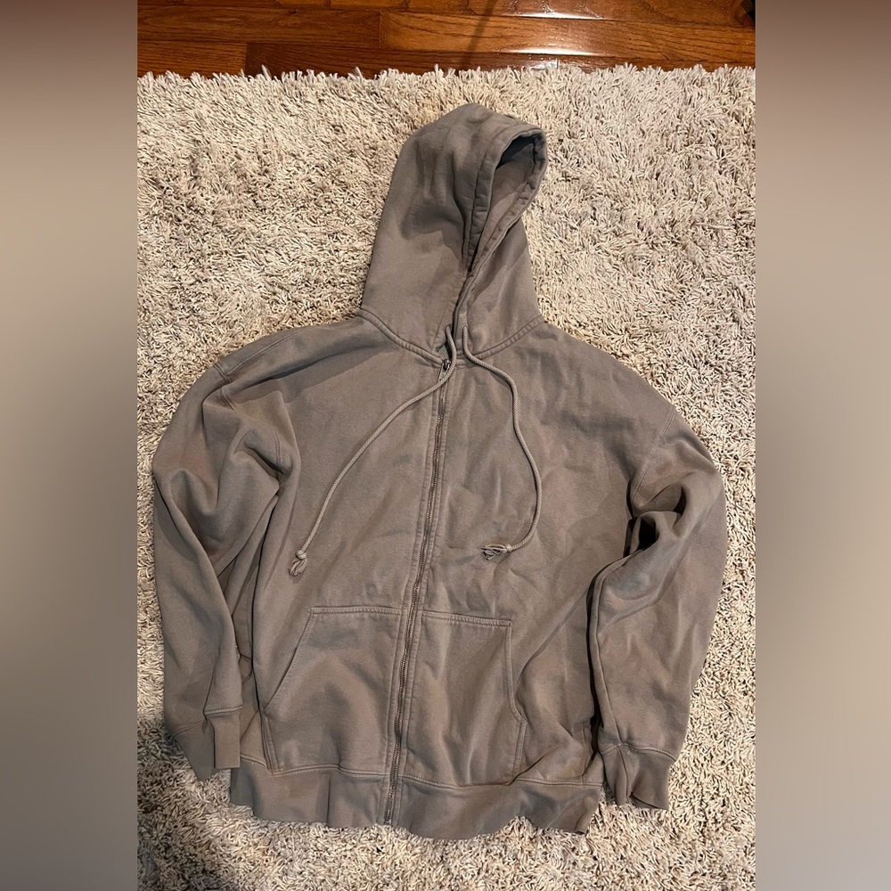 brandy melville zip up hoodie
